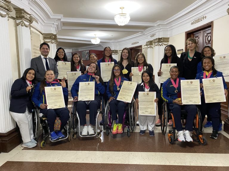 La Comisión Legal para la Equidad de la Mujer del Congreso de la República condecoró a las mujeres que participaron en los Juegos Olímpicos y Paralímpicos de Tokio 2020