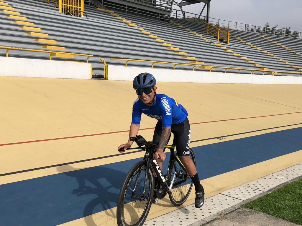 Alejando perea entrenando Para Cycling