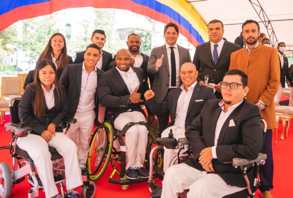 Ministro del deporte con los atletas Paralímpicos 