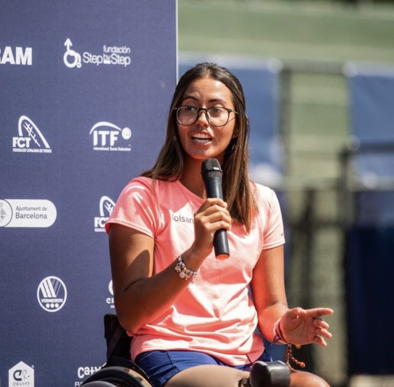 Tenista, Angélica Bernal, participa en el Abierto de Barcelona