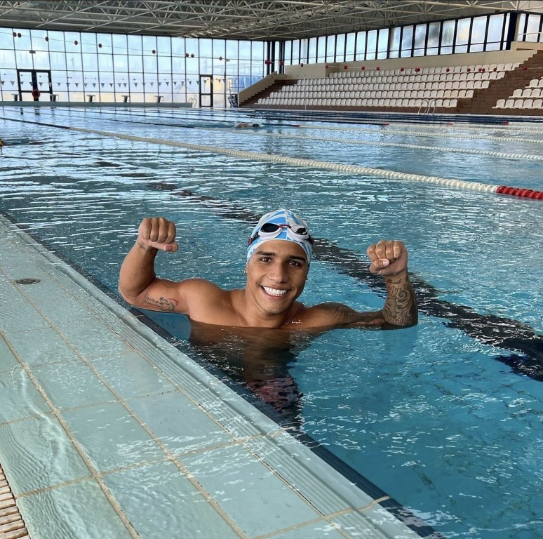 Carlos Daniel Serrano Para nadador bumangués