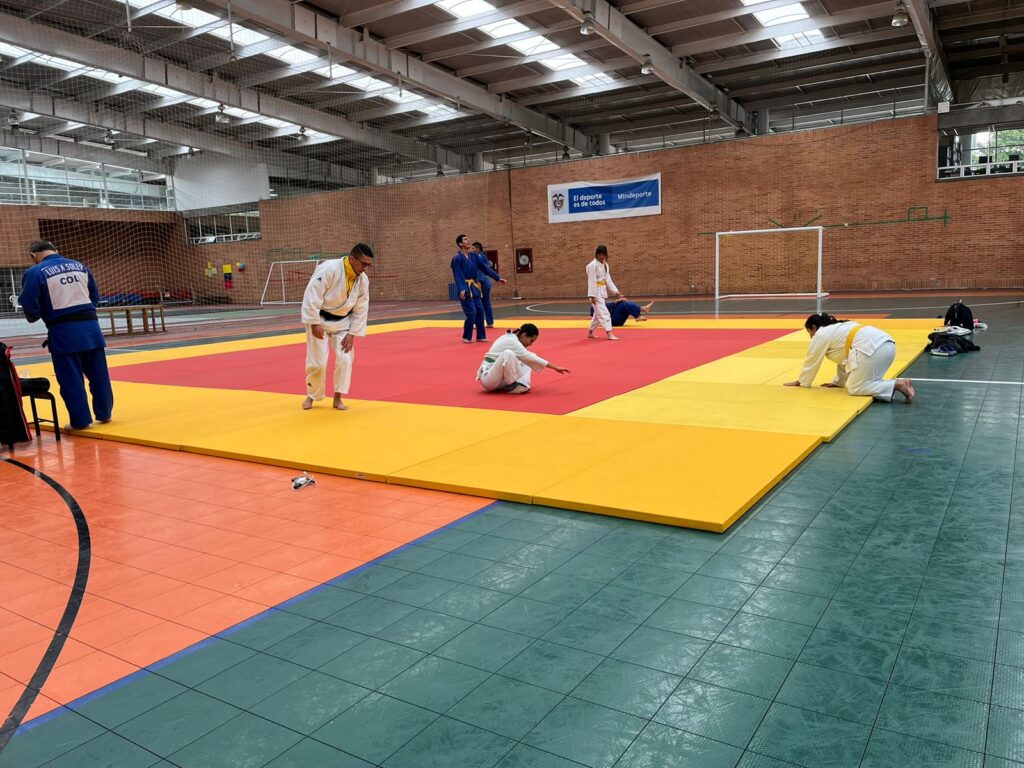 Juveniles de Judo concentrados en Bogotá