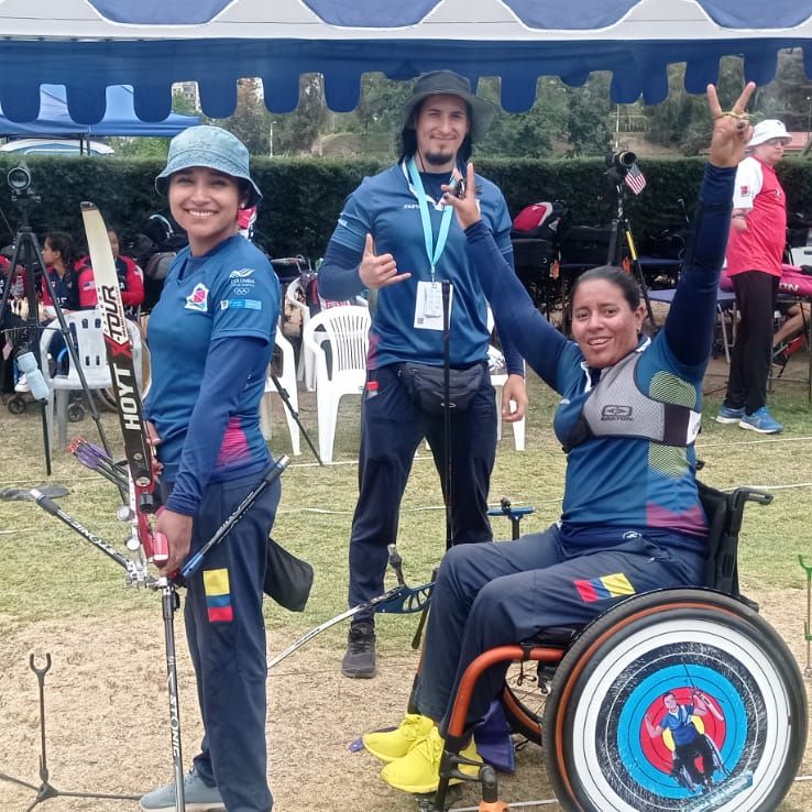 Mónica Daza y Sorleny Correa de Tiro con Arco