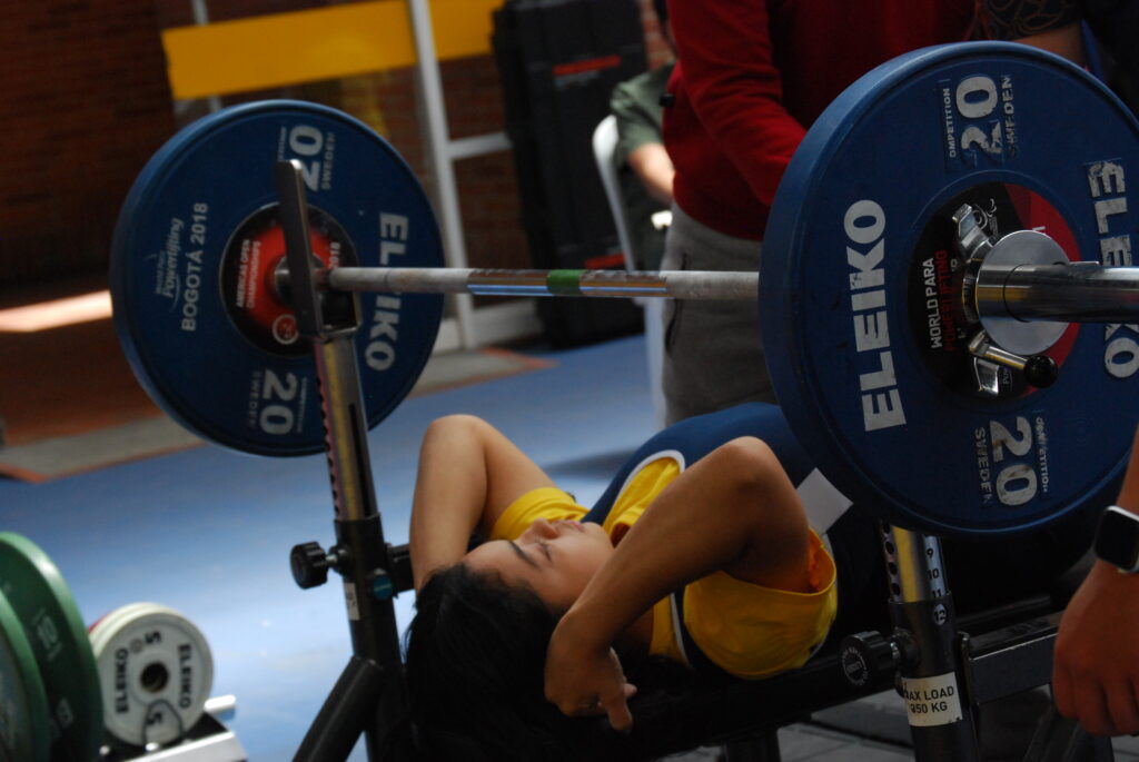 Atleta de Para Powerlifting Juvenil