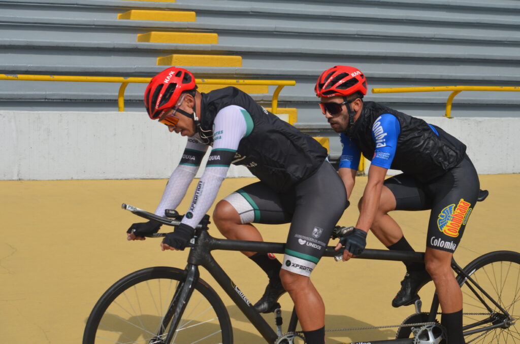 ciclistas en tándems