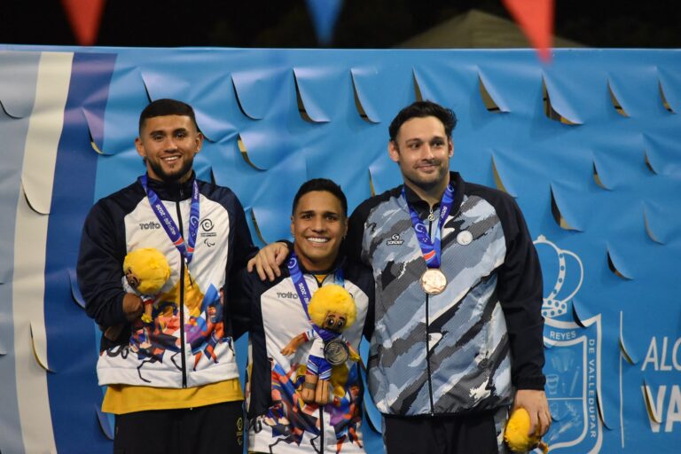 Joan Suárez, Carlos Daniel Serrano, Pipo Carlomagno (ARG)